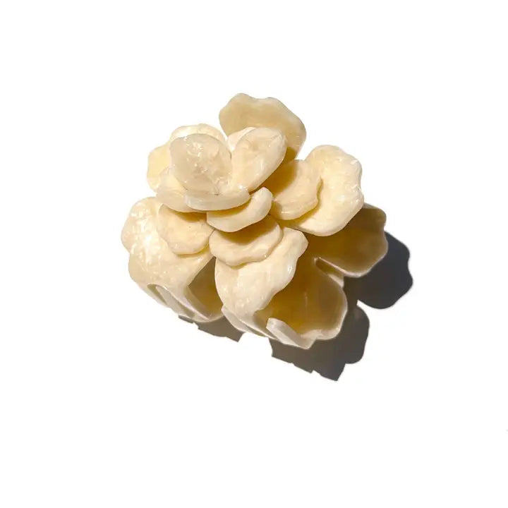 Gardenia Claw Hair Clip