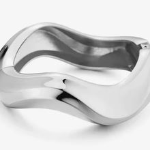 Silver bracelet with wavy design