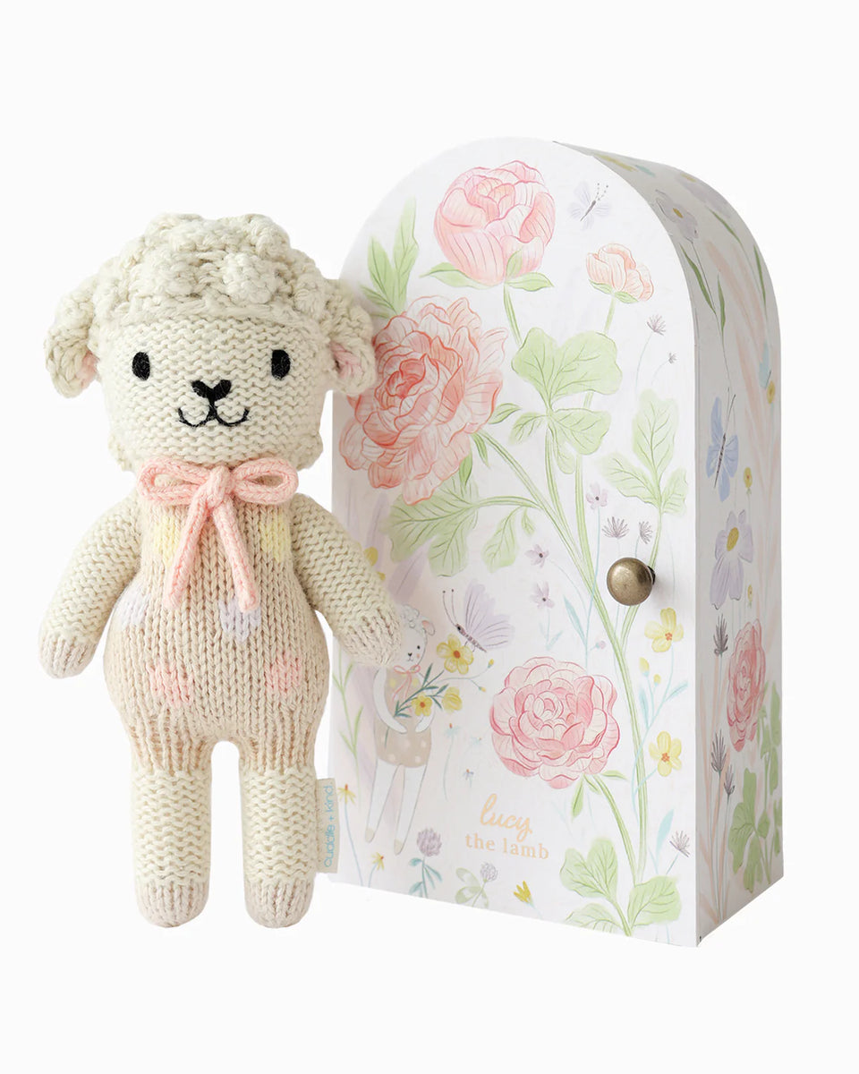 Lucy the lamb (pastel), gives 10 meals: Little - 13