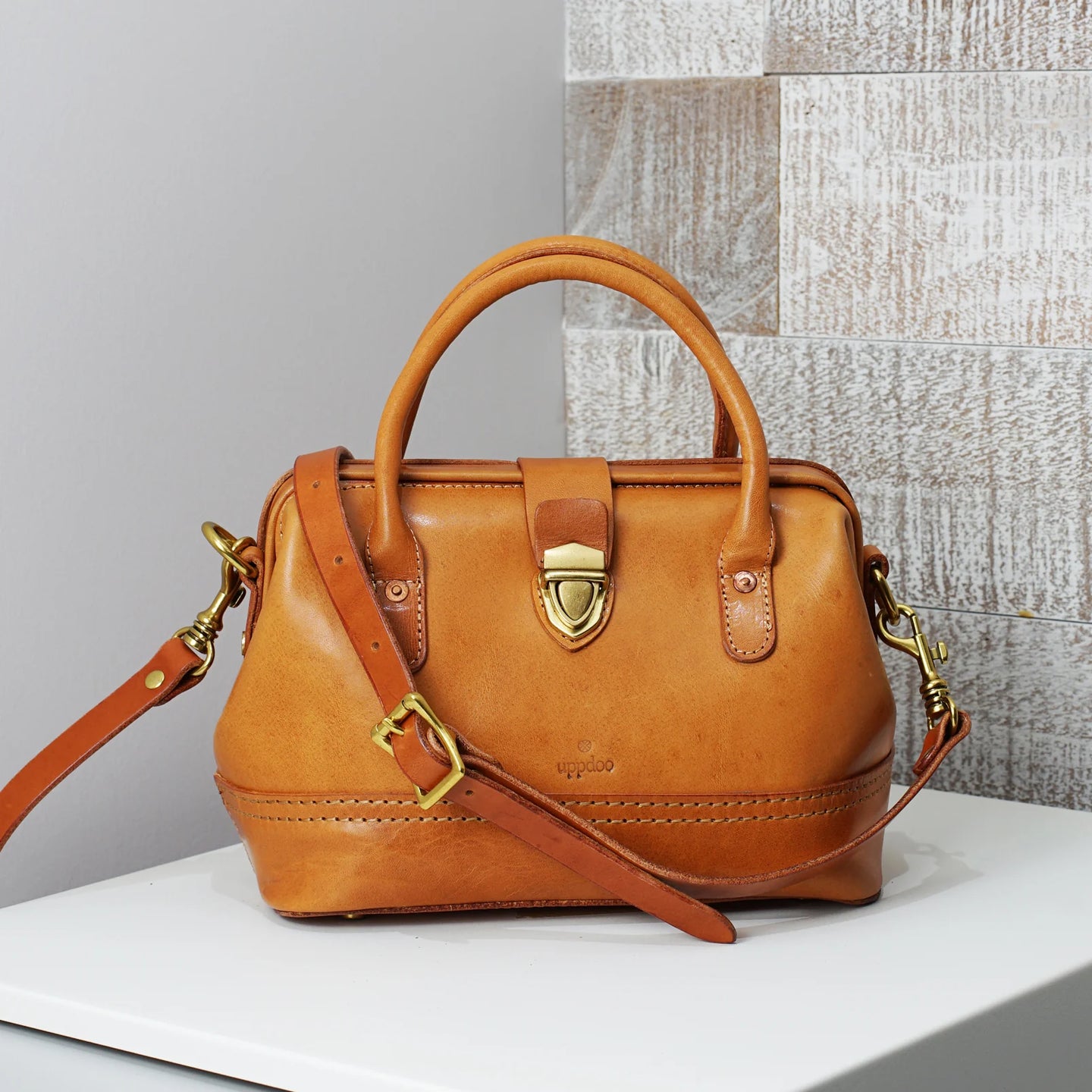 Wonder XL Satchel
