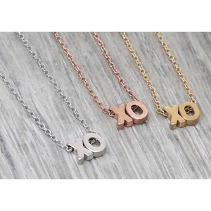 jj+rr Brushed "XO" Necklace 4N535