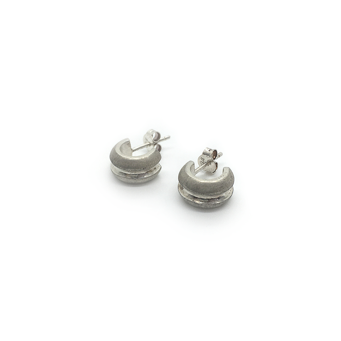 megums Road Frosted Studs MNRE-3