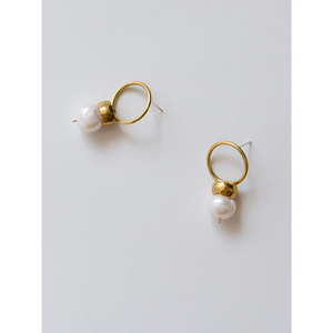 Michelle Ross Leo Pearl Earrings SE18