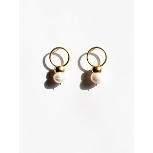 Michelle Ross Leo Pearl Earrings SE18