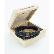 Pig & Hen Salty Steve Black Black