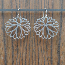 Daphne Olive Small Zinnia Silver Earrings FS04E